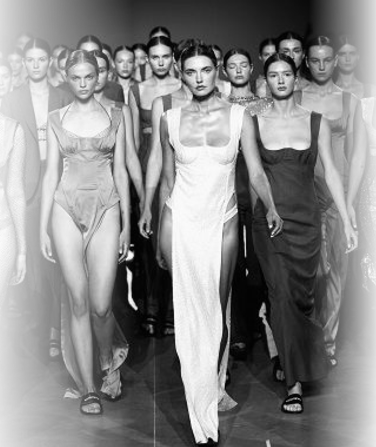 Девушки на подиуме